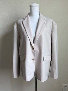 Aritzia Cream Single-Breasted Tailored Blazer